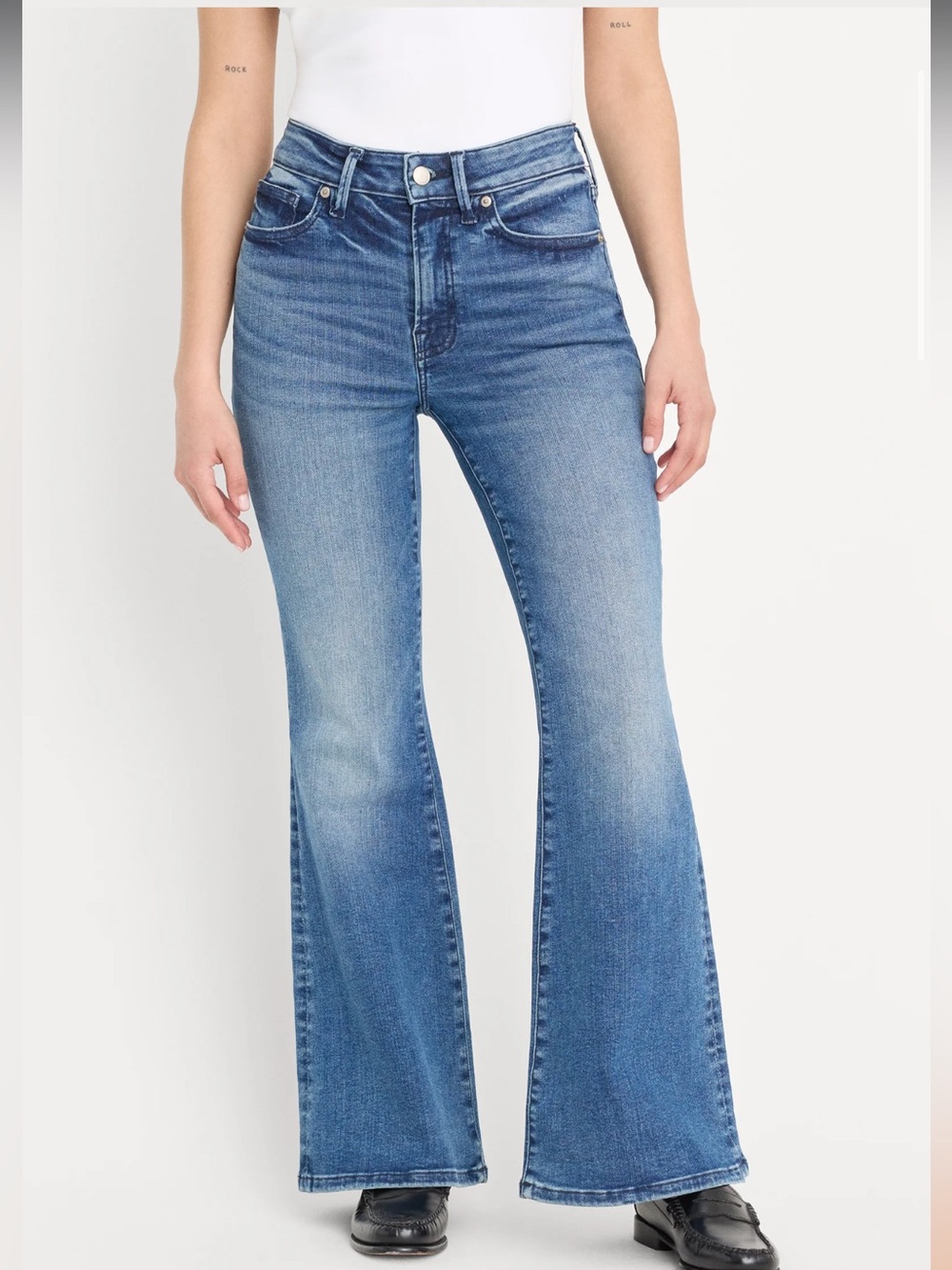 Good American Always Fits Petite Flare Jeans - Picture 2 of 10